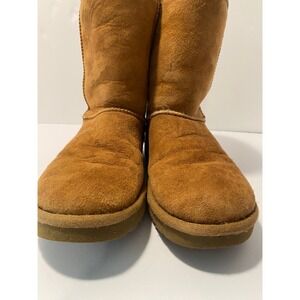 UGG Classic Short II Boots Chestnut Suede Sheepskin Womens 8 cozy sheepskin